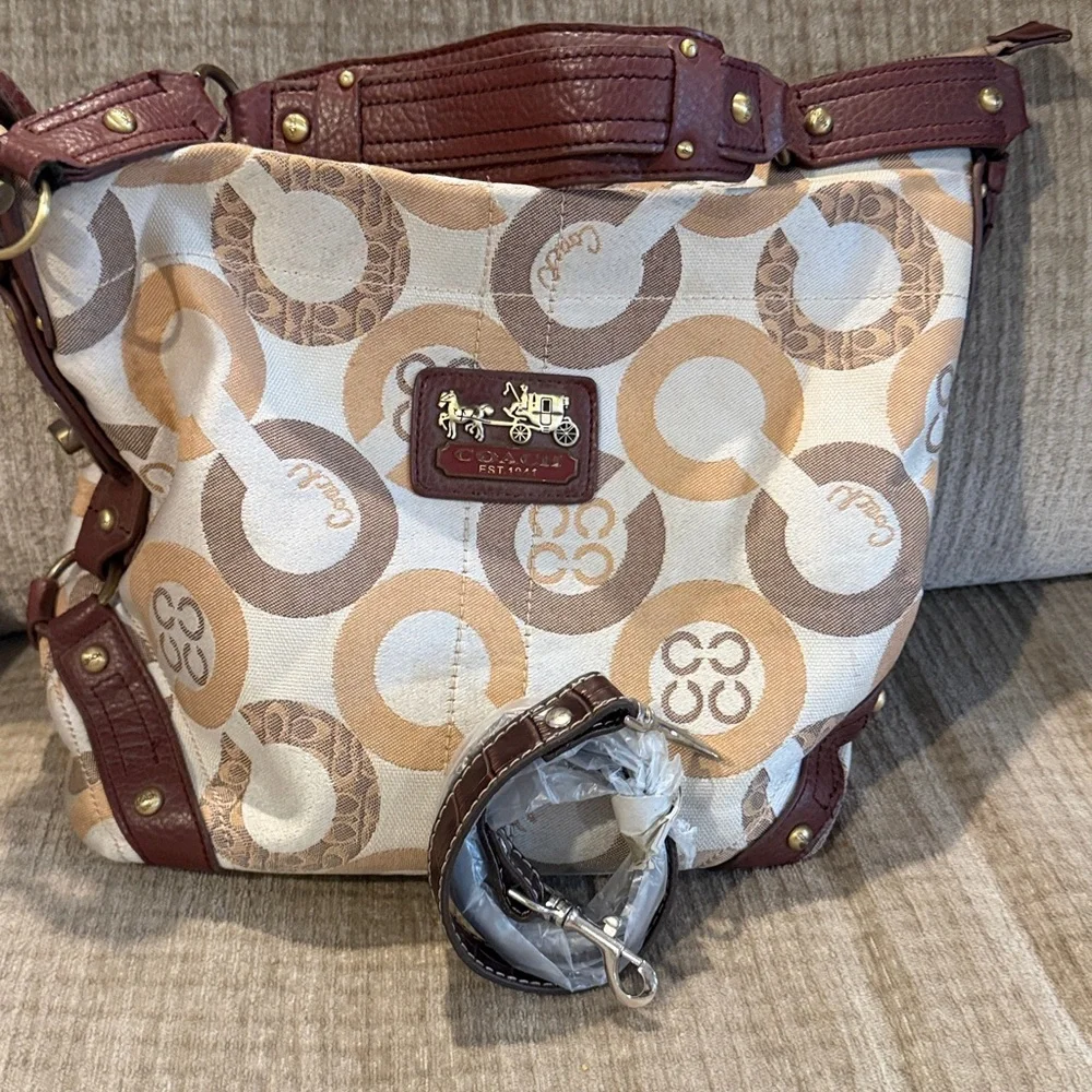 Coach Signature Canvas Shoulder Bag - Cream and Brown shoulder strap included - Picture 3 of 8